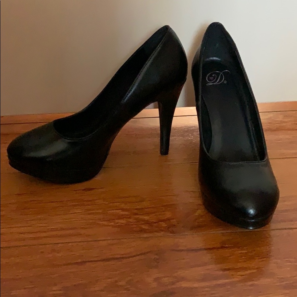 Classy black heels - great with any outfit!